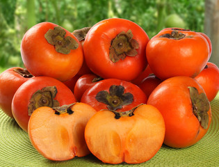 Some khaki fruits over a wooden surface