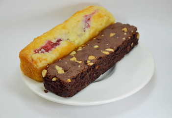 chocolateb cake and blueberry cake