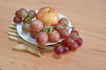 apple and red grape