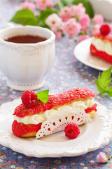 Eclair with strawberries and cream shibust.