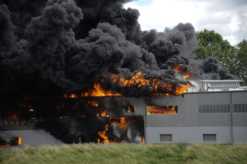 Großbrand einer Lagerhalle 