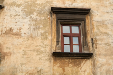 Fototapeta na wymiar Vintage old wall with windows