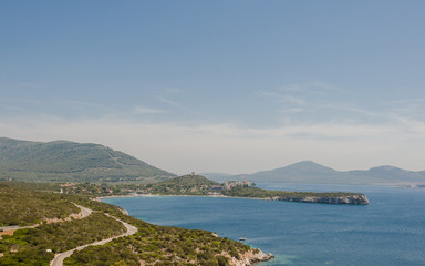 Fototapeta premium Alghero, Stadt, Turm, Küstenstrasse, Porto Conte, Monte Timidone, Badetag, Küste, Bucht, Insel, Mittelmeer, Sardinien, Sommer, Italien