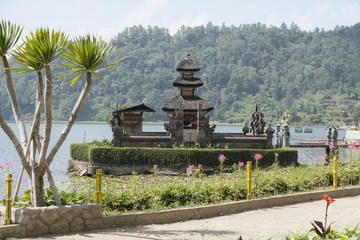 Fototapeta na wymiar Tempelanlage, Pura Ulun Danu Bratan