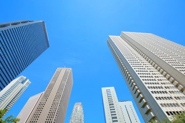 高層ビル・青空 © naka