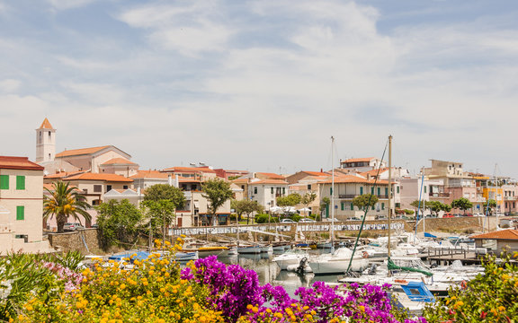 Stintino, Dorf, Fischerdorf, Fischerhafen, K&uuml;ste, Mittelmeer, Badeferien, Sandstrand, Insel, Sardinien, Sommer, Sommerhitze, Italien