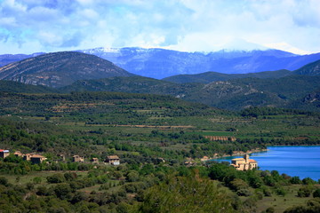 Naklejka na ściany i meble Vistas de el embalse de El Grado, Pirineo de Huesca