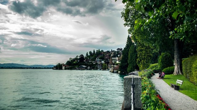 Im Park am Thuner See