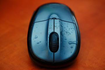 computer mouse and water drop.