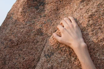 Wandcirkels aluminium Rock climbing, close-up finger © daizuoxin
