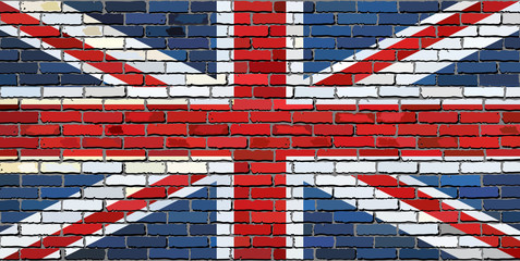 Fototapeta premium Grunge flag of Great Britain on a brick wall, United Kingdom national flag on brick textured background, Flag of Great Britain painted on brick wall, Flag of United Kingdom in brick style