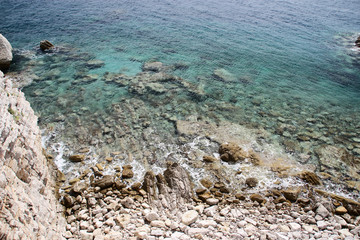 Obraz premium Stones on the beach and in the clear water