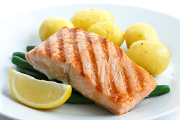Juicy grilled salmon fillet with string beans and boiled potatoe