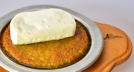 Antep Fıstıklı Fırında Kadayıf Dondurmalı