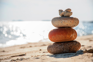 Fototapeta na wymiar stone tower on the beach