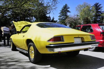 Obraz na płótnie Canvas Old American car yellow