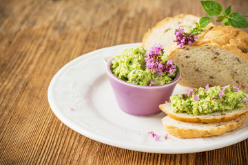 Green hot sauce made with fresh garlic arrows,  nuts and butter