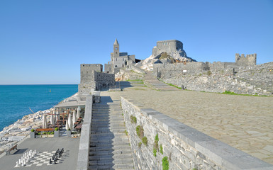 Portovenere an der Italienischen Riviera mit seiner berühmten Kirche San Pietro,Ligurien,Italien