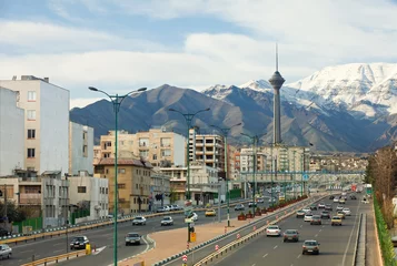 Outdoor-Kissen Street View of Tehran with Milad Tower and Alborz Mountains © Borna_Mir