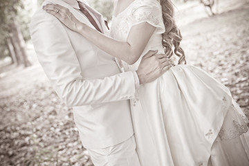 Fototapeta na wymiar Wedding shot of bride and groom in park