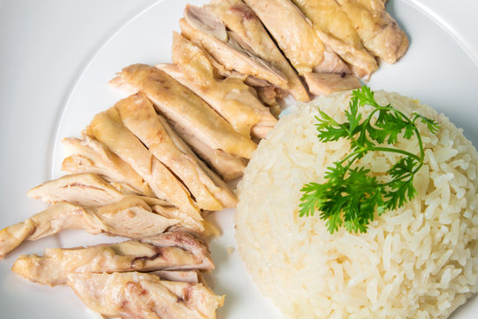 hainanese boiled chicken rice on the wooden table
