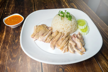 hainanese boiled chicken rice on the wooden table