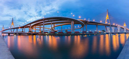 Fototapeta na wymiar Night view of the Bhumibol II bridge (Bangkok, Thailand)