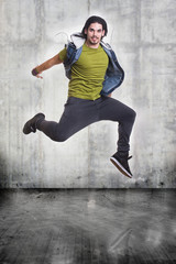 Fototapeta na wymiar young hip-hop dancer jumping