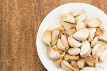 Garlic on wood