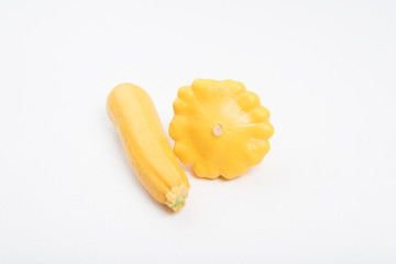 2 gelbe Zucchinis