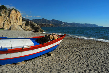 Fototapeta na wymiar Playa de Calahonda, Nerja, Málaga, playas, paisaje, barca, mar, costa