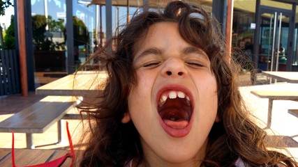 Niña con rabieta