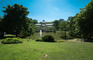 Fototapeta na wymiar Palacio de Cristal en el Parque del Retiro Madrid.