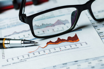 Financial accounting graphs and charts analysis