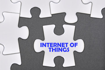 Fototapeta premium jigsaw puzzle written word internet of things