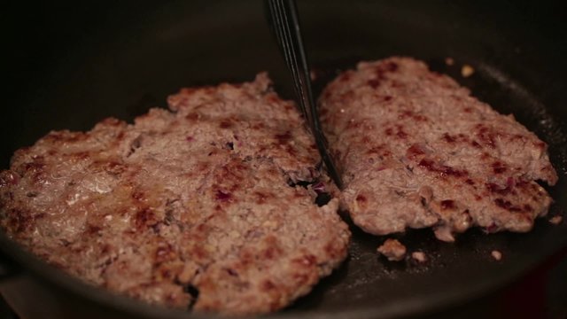 Hd 1080 static: Minced steak frying in hot pan; close up