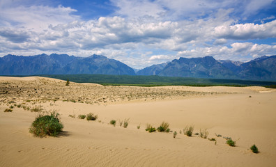 Fototapeta na wymiar Chara sands and Mountains in Eastern Siberia 