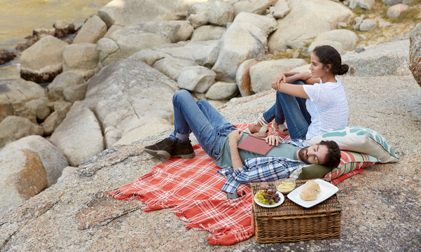 couple at a picnic on the rocks