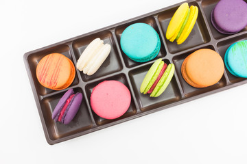 Naklejka premium Macaron in tray on white background.