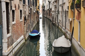 Fototapeta na wymiar Лодки на канале, венеция