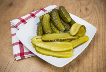 Plato de pepinillos
