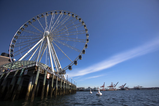 The Great Wheel of Seattle overlooking Elliot Bay