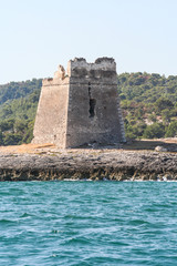 Antica torre sulle coste del Gargano