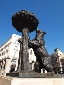 Statue of Bear and Strawberry Tree in Madrid, Spain.