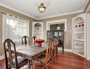 Classy dinning room with elegant ceiling decor.