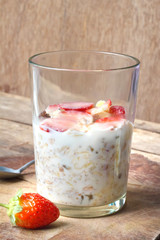 Crunchy musli (whole grain oats) served with fresh strawberries