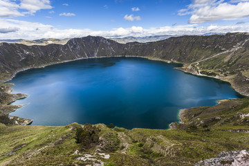 Fototapeta na wymiar Quilotoa crater lake, Ecuador