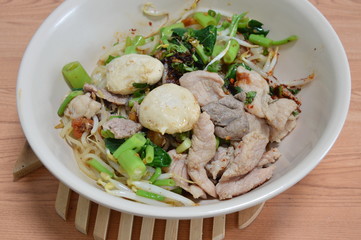 rice noodle with pork ball and boiled pork