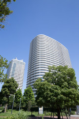 横浜みなとみらいの高層ビルとマンション