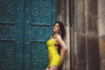 A beautiful woman in a yellow dress, tattoos, leaned his shoulde